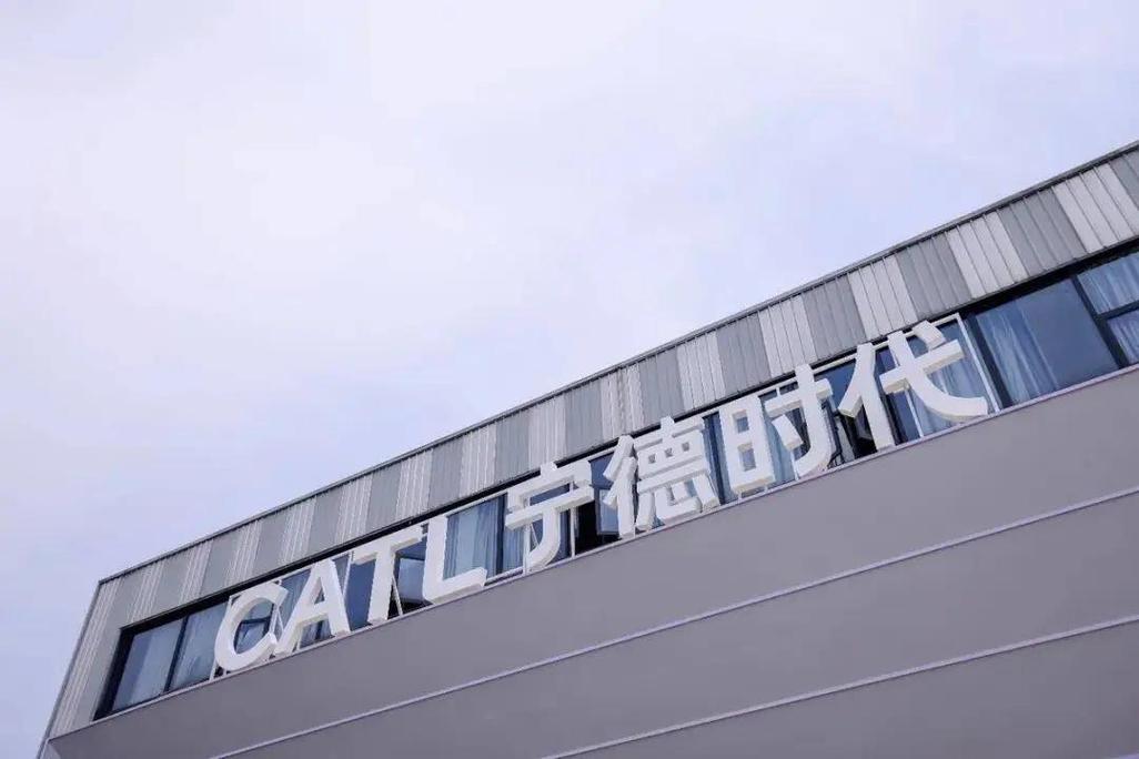 宁德时代去年净赚722亿:一群造车的,干不过一个造电池的