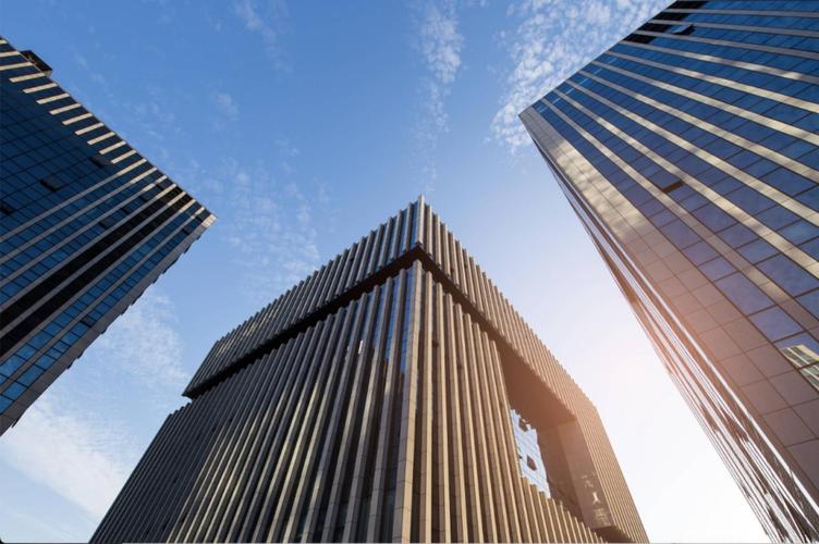 房企2025半年盈利预告背后的行业生存启示录