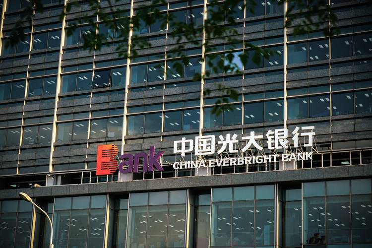 业绩承压如何破局?光大银行管理层回应营收利润波动