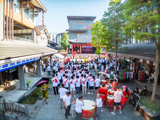 江西明月山:文旅融合让暑期经济乘"热"而上