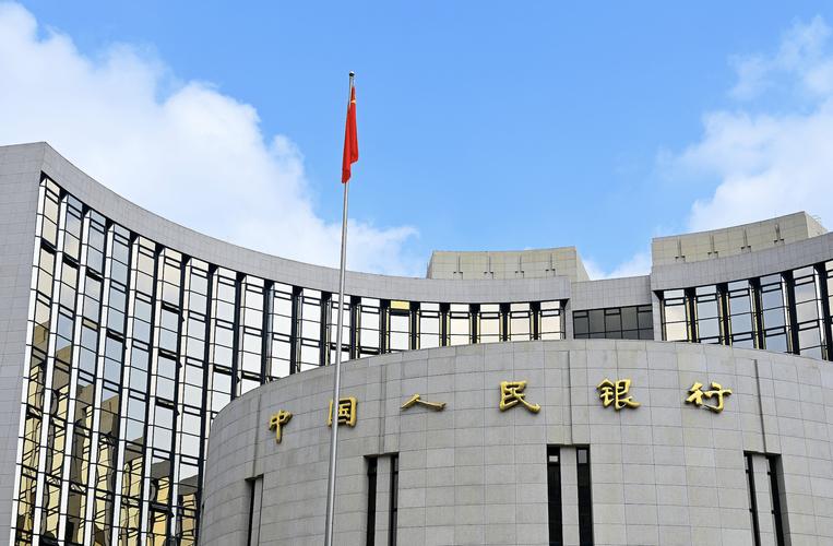 央行今日开展7000亿元买断式逆回购操作,释放数量型货币政策工具加力