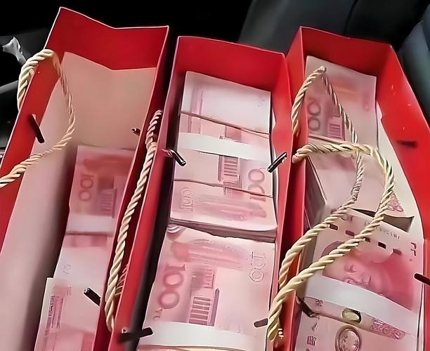 20万假币惊醒婚姻:他藏钱不验钞,她沉默存钱,背后藏着多少夫妻不敢说
