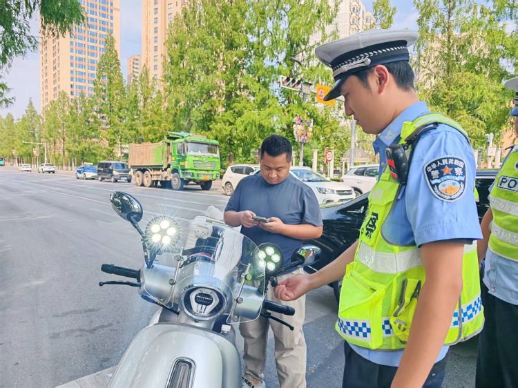 简篇-渭滨交警联合交通运输执法支队开展营运车辆交通安全专项整治