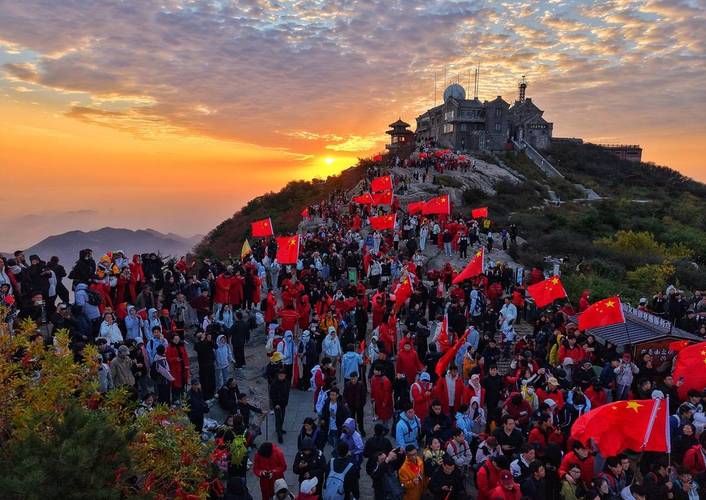 2026国庆黄金周,全国最堵的十大景区出炉:网友不语,一味地共鸣