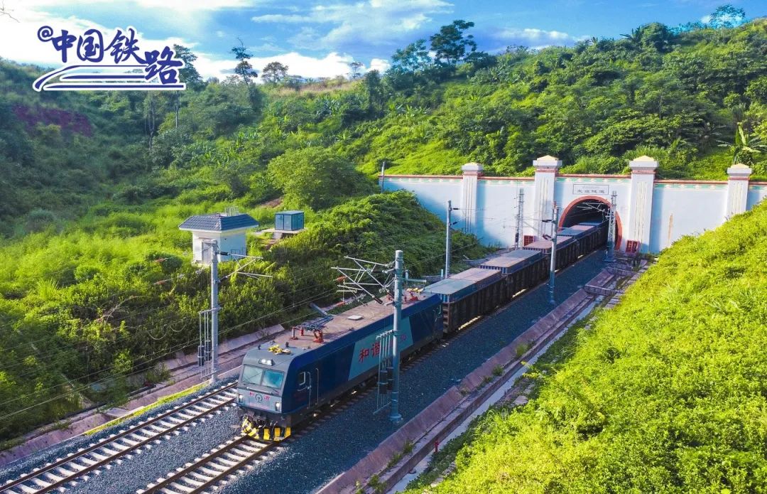 打造黄金线路 造福两国人民 中老铁路开通运营一年交出亮眼成绩单 -天山网 - 新疆新闻门户